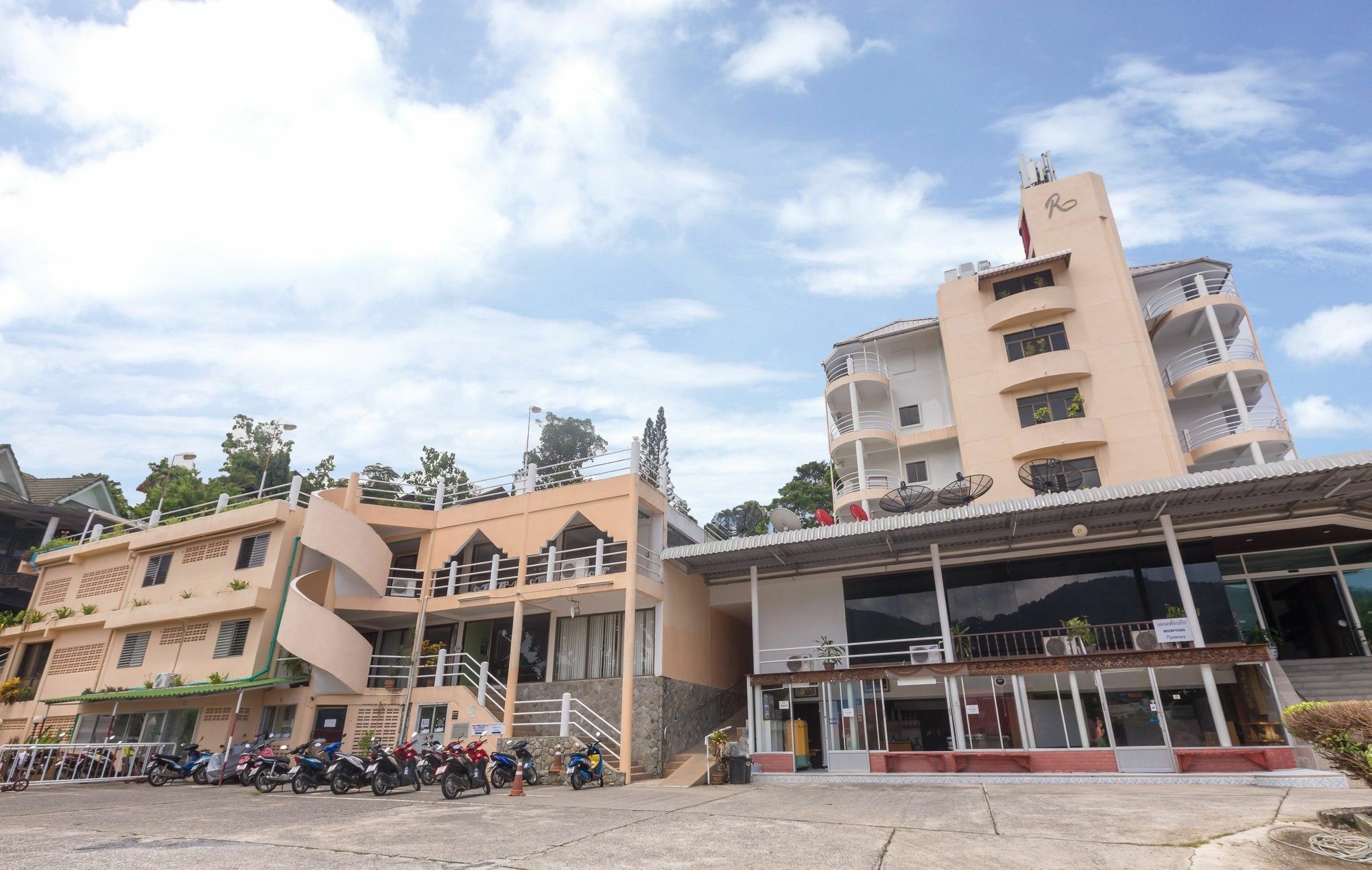 Patong 7Days Premium Hotel Phuket Екстер'єр фото