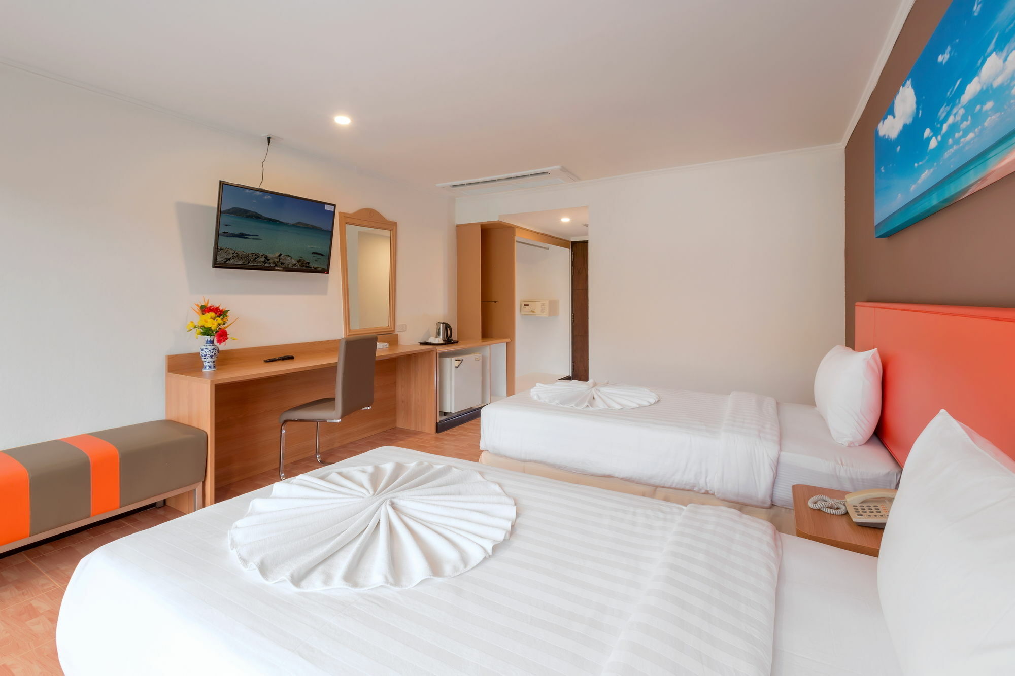 Patong 7Days Premium Hotel Phuket Екстер'єр фото